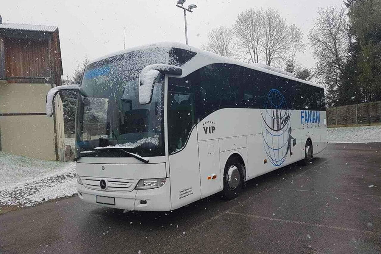 Mercedes Benz Tourismo in Snow